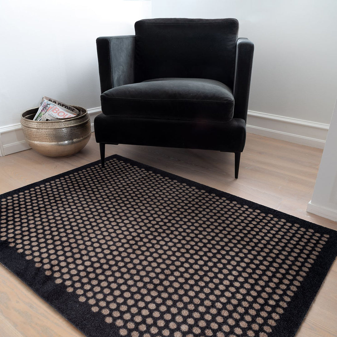 TÆPPE/MÅTTE 90 x 130 CM - DOT SORT/SAND