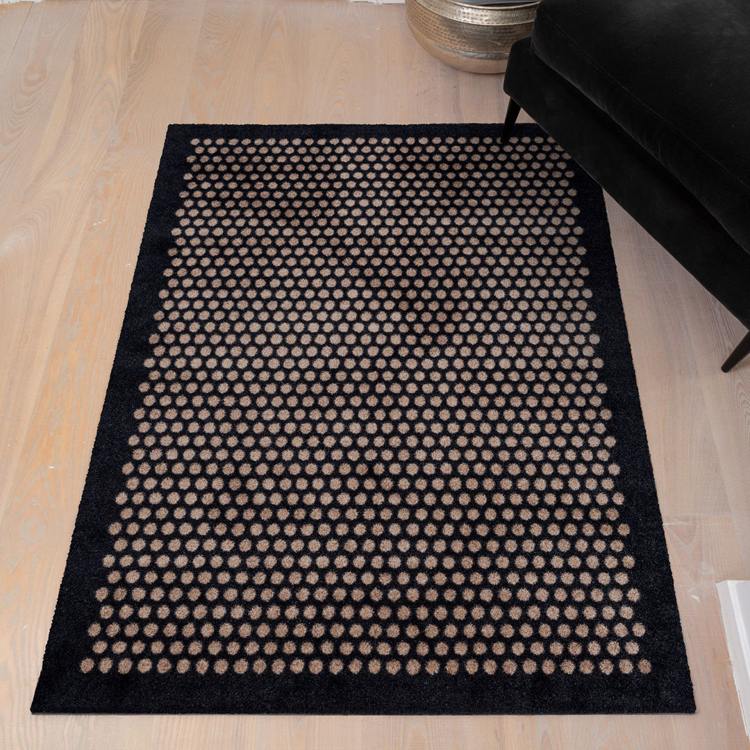 TÆPPE/MÅTTE 90 x 130 CM - DOT SORT/SAND