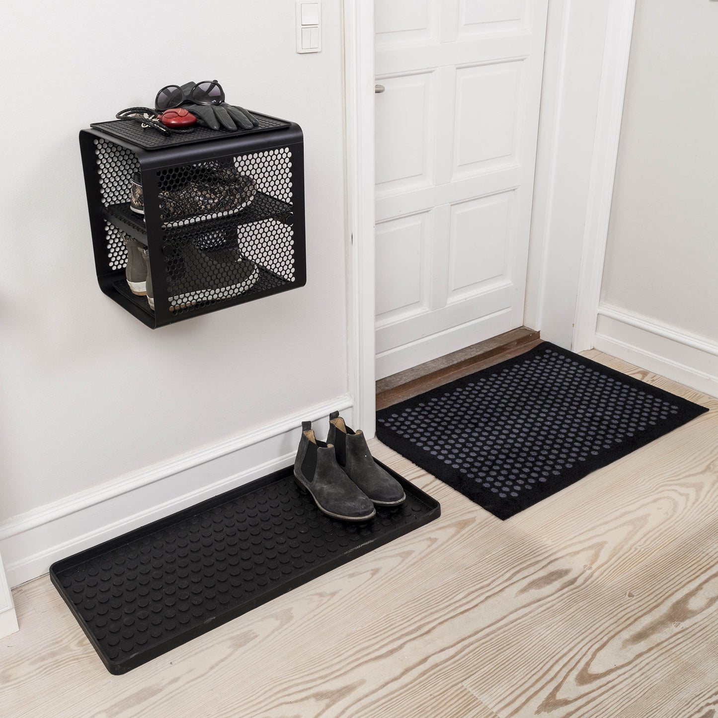 TICA RACK, WALL  - SMALL/BLACK